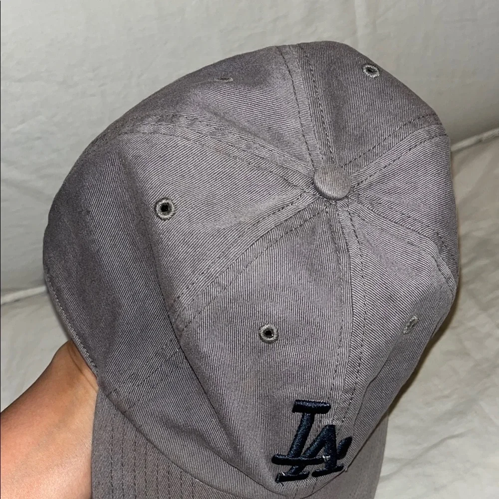 Los Angeles Dodgers LA Logo Baseball Cap - Taupe with Navy Embroidery - Picture 4 of 5